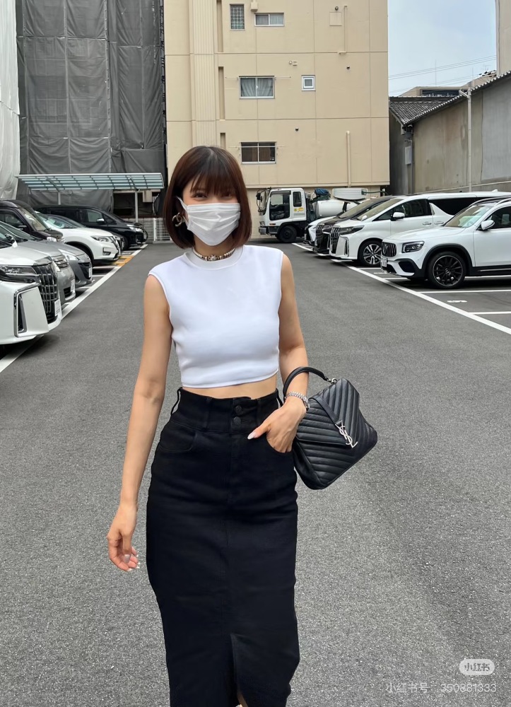 Saint Laurent College Black Silver Postman Bag | Durable and Versatile! The body of the bag is made of very soft calf leather
Classic yet versatile, fashionable yet exquisite
Same style for all major celebrities
The capacity is also very sufficient
C...