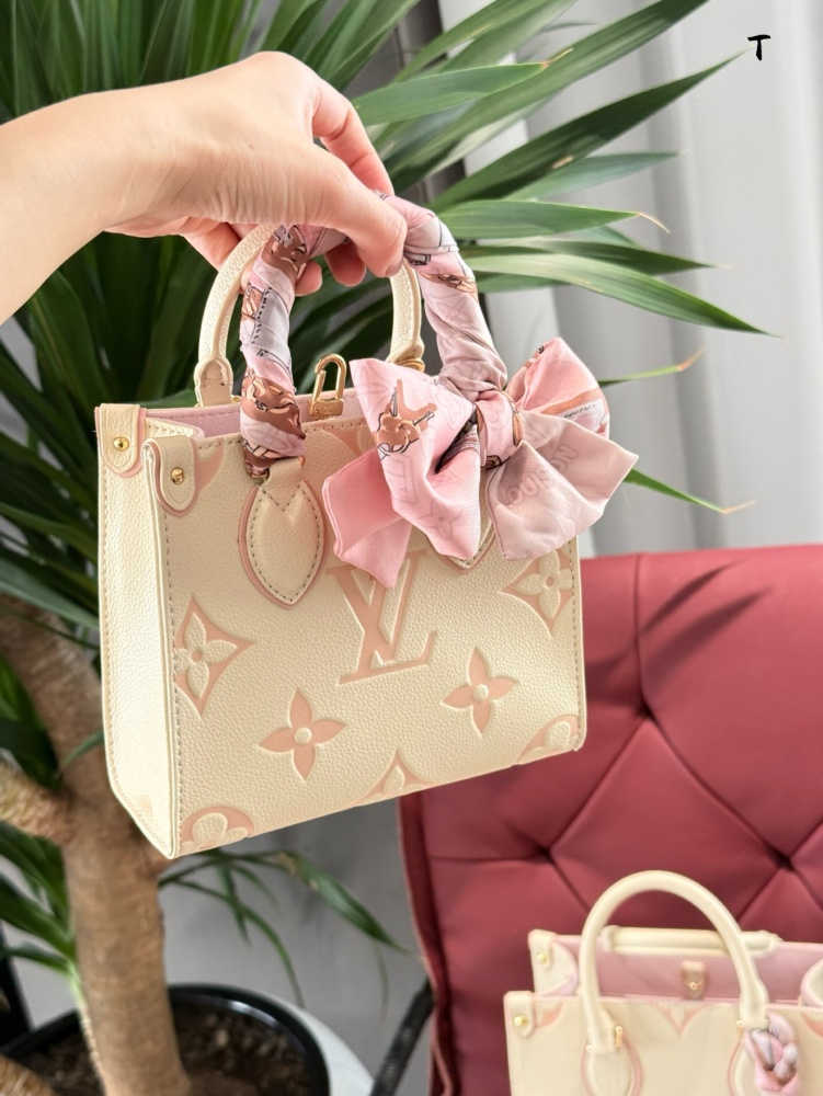 P260P270 Free scarves
LV on the gomini tote bag
Jungle Series
Crafty on the go advanced relief embossing gradient color
The King of Price Comparisons is a fantastic bag design inspired by the street brand that parodies Lv. Once upon a time, Louis VII...