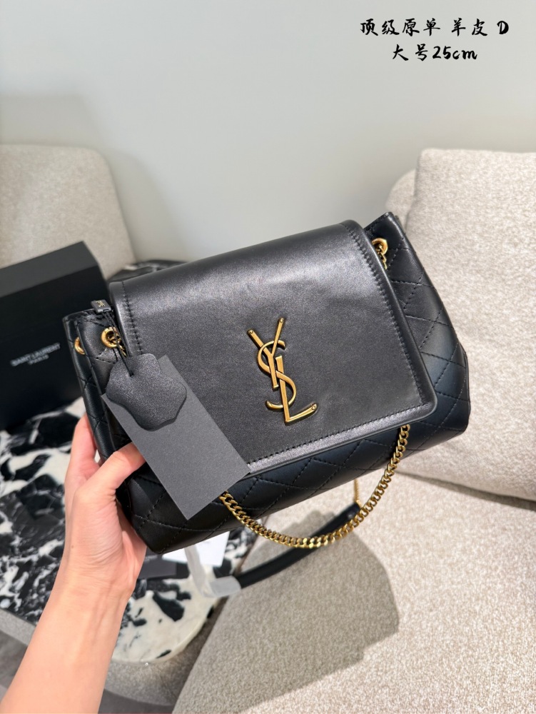 p310p365
YSL Lolita, which became popular across the internet as soon as it was released
YSL nolita Black Gold
Counter price: 10900 Size: 18x13x6
① Appearance:
Flip cover envelope style, with antique bronze gold YSL letter logo connected at the ope...