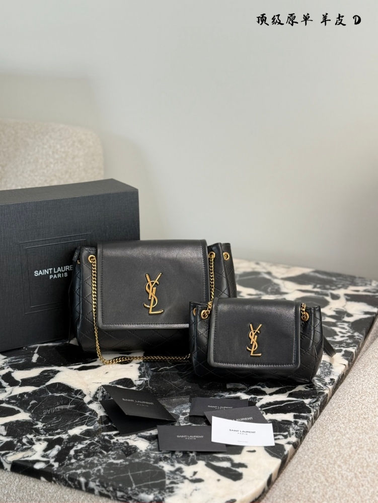 p310p365
YSL Lolita, which became popular across the internet as soon as it was released
YSL nolita Black Gold
Counter price: 10900 Size: 18x13x6
① Appearance:
Flip cover envelope style, with antique bronze gold YSL letter logo connected at the ope...