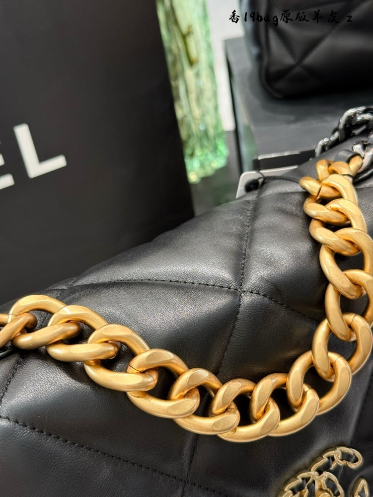 p440p450
The last bag designed by Chanel 19bag is a very classic. It's one of the popular styles at Grandma Xiang's house!! The black gold design is really great, it can instantly enhance the sense of fashion. You can take big photos anytime, anywher...