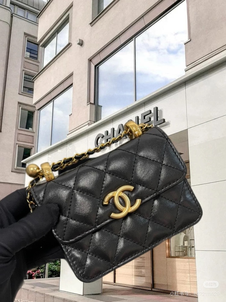 Chanel waist bag mini woc Chanel gold bead waist bag 10000+Chanel 2021 handmade workshop mini woc
The shoulder strap can be adjusted, it can be worn diagonally, and it can be used as a waist bag
Xiao Jinzhu, very versatile
A must-have concave shape
I...