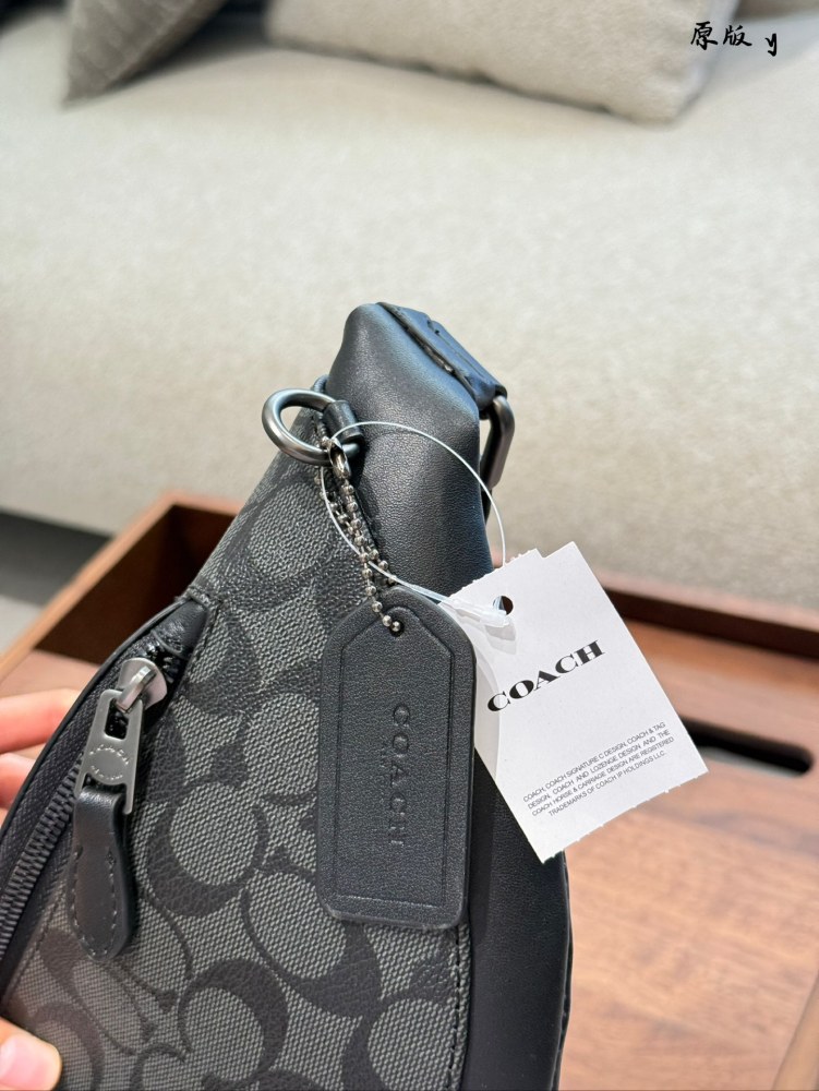 p230
Bag recommendation | COACH WARREN men's waist bag This men's waist bag is really YYDS
Trendy guys look great no matter how they dress up!
Same LV model but super affordable price!
32cm without box