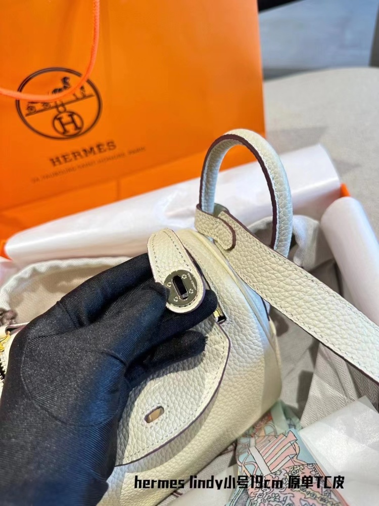 P295
Original TC cowhide Tmall Lindy19 o Hermes timeless' black gold bag ', I really can't refuse Hermes' black gold bag
The whole thing is responsible for 360 degree high-end appearance
I don't want to take it off my back
The capacity is also large
...