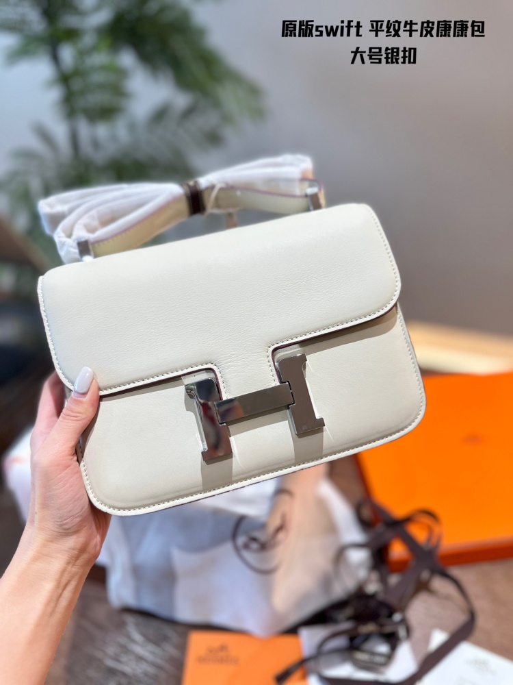 Original leather P310 counter packaging
The original Hermes Concon Swift bag is made of calf leather (soft cowhide)
The characteristics of the leather material are not small cowhide (soft cowhide), very soft, with delicate and smooth patterns, very g...