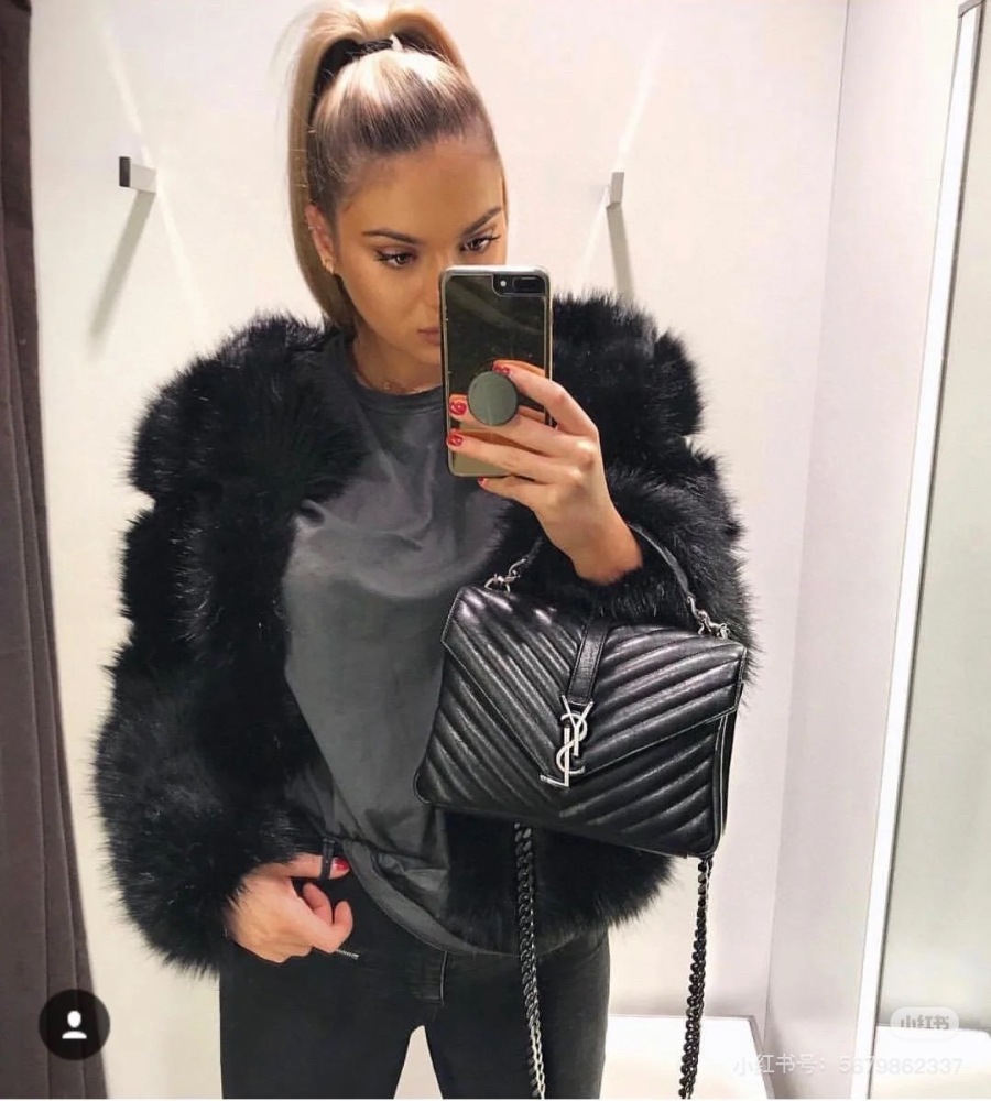 Saint Laurent College Black Silver Postman Bag | Durable and Versatile! The body of the bag is made of very soft calf leather
Classic yet versatile, fashionable yet exquisite
Same style for all major celebrities
The capacity is also very sufficient
C...