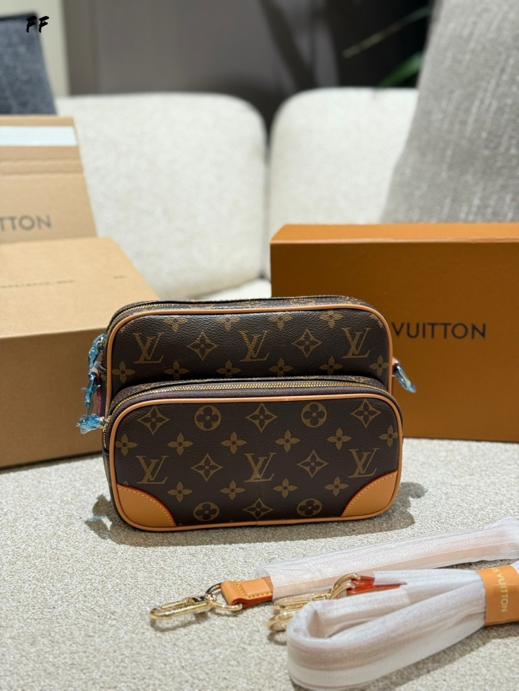 p270
LV | The new men's NilNiL for 2025 features a horizontal double-layer design
The same model also comes in two materials: canvas and leather
The double-layer design also has more capacity
It can be carried by hand or slung diagonally, which is al...