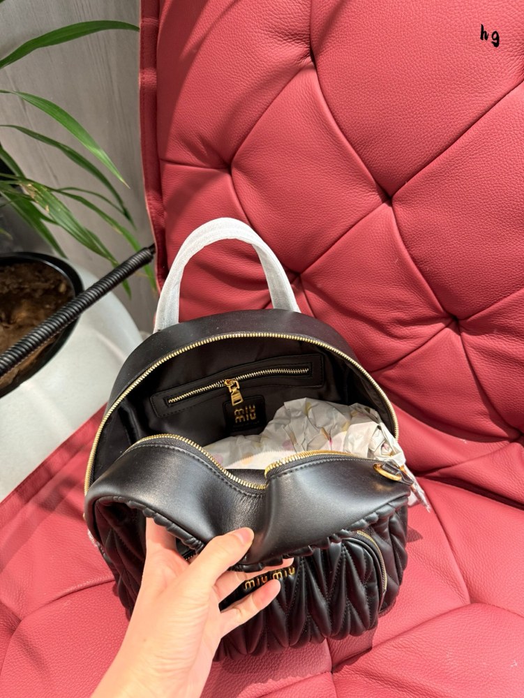 p250
Miumiu pleated backpack 28 × 30