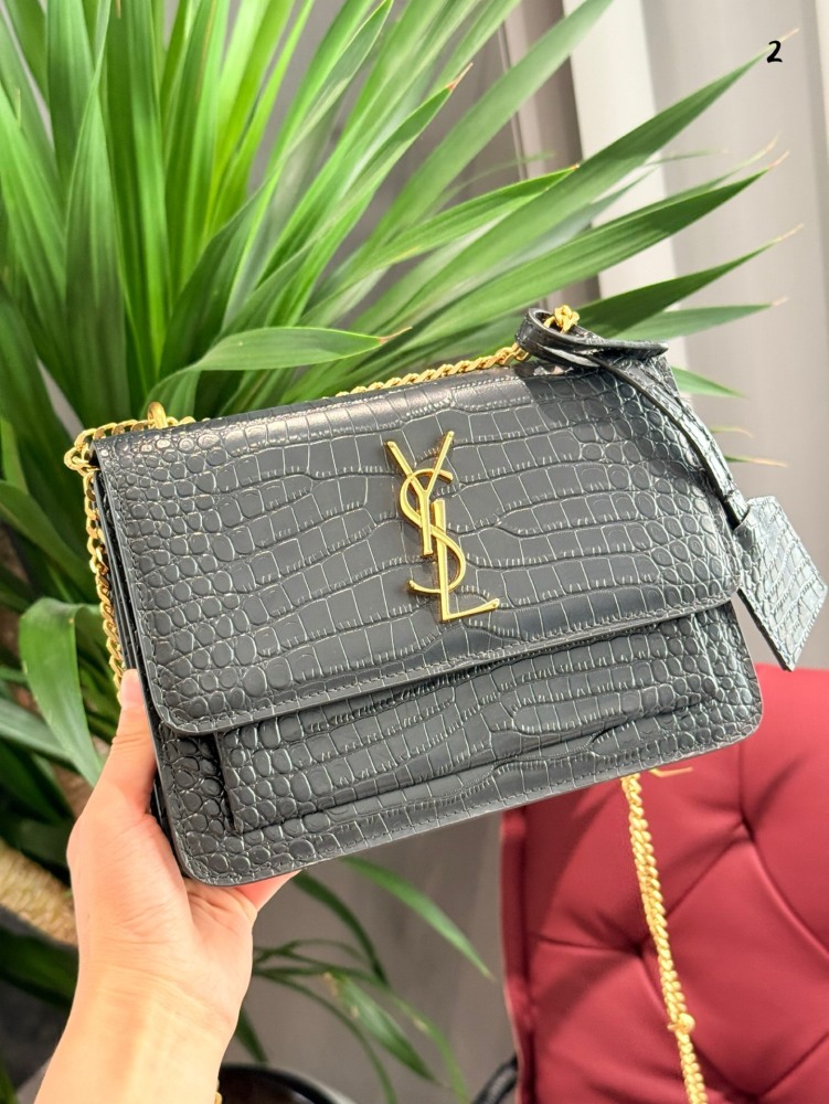 YSL sunset package plain weave P230 crocodile P240
This YSI black crocodile leather handbag is luxurious, elegant, unique and noble, showcasing fashionable taste. Crocodile skin material and exquisite design showcase extraordinary quality. Fashionabl...
