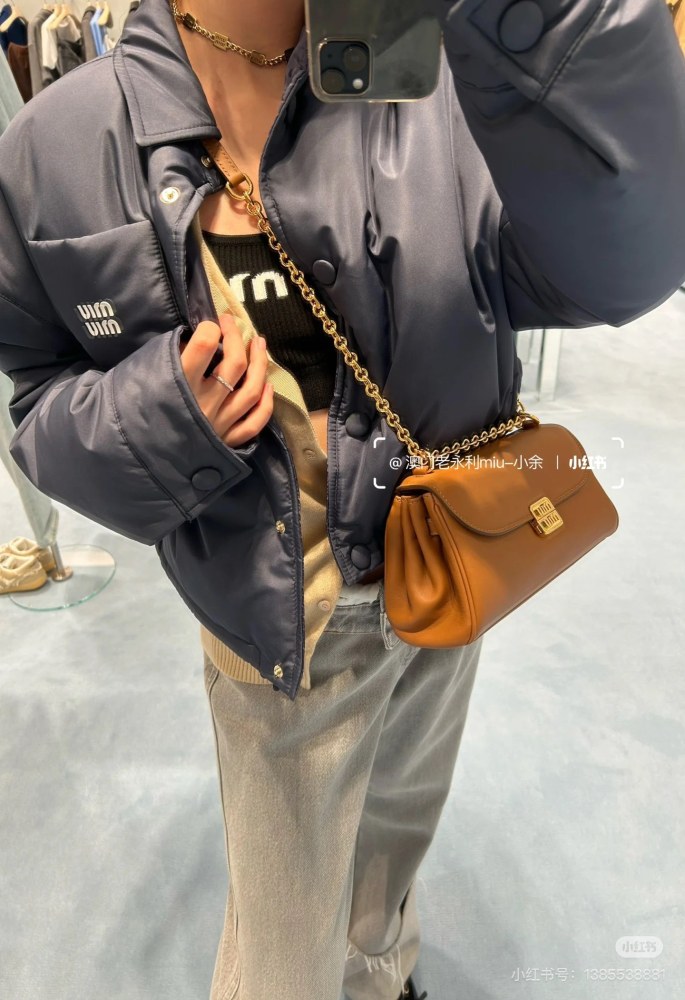 There is no need to talk about good things. Look at the pictures and compare them. They are exactly the same. Miumiu is very popular. Since I met Lin Yi, I will follow your steps