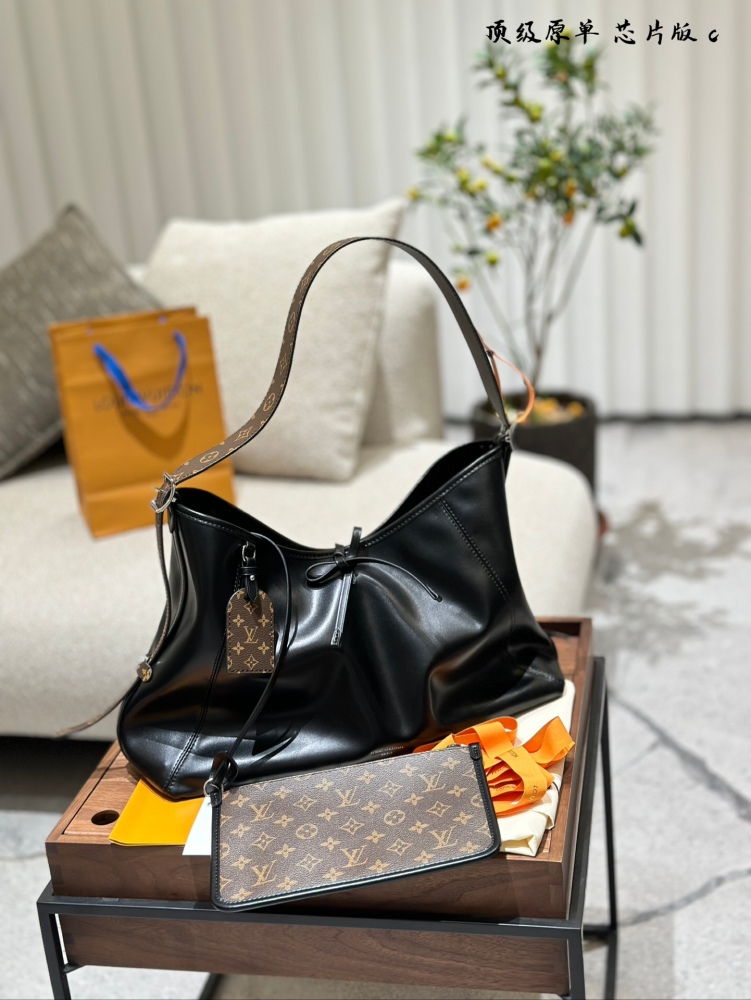 P379 original cowhide
Who doesn't want to have a new LV All Dark Carryall This is really worth pursuing! LV's new black leather Carryall is here! All black sheepskin Material+floral shoulder strap embellishment, excellent drape, easy to grip and rela...