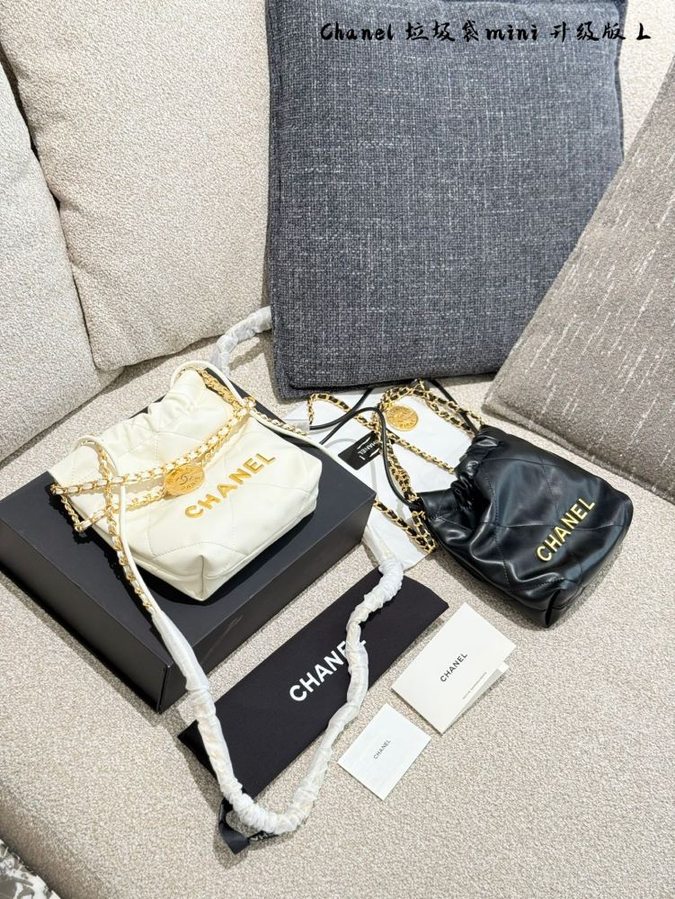 Chanel Mini Garbage Bag P250 Upgraded Version
Can be carried by hand or slung over
The new season's C position! Get up the little girl who used to have a casual style with 22 bags
Can be carried by hand or slung over, exquisite and cute 18 × 20 box ...