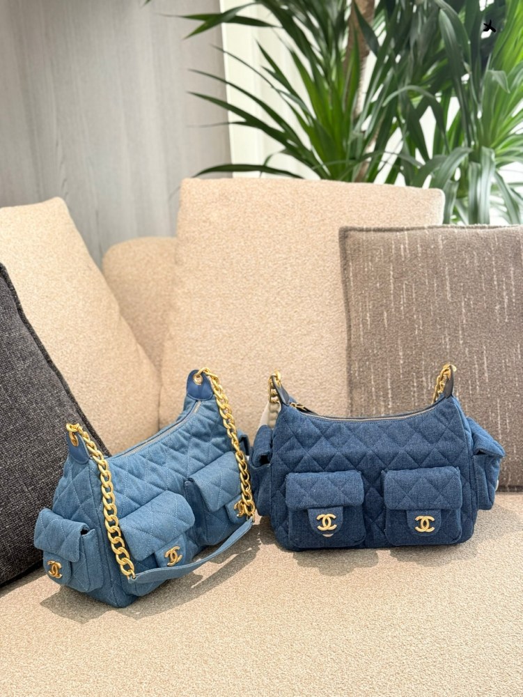 p280
It has to be said that Chanel understands women the most, and their hearts and bodies are too beautiful. The CHANEL 25C new model, the most popular must-have in terms of cumulative popularity, is now the hippie Hobo!  The classic diamond grid pa...