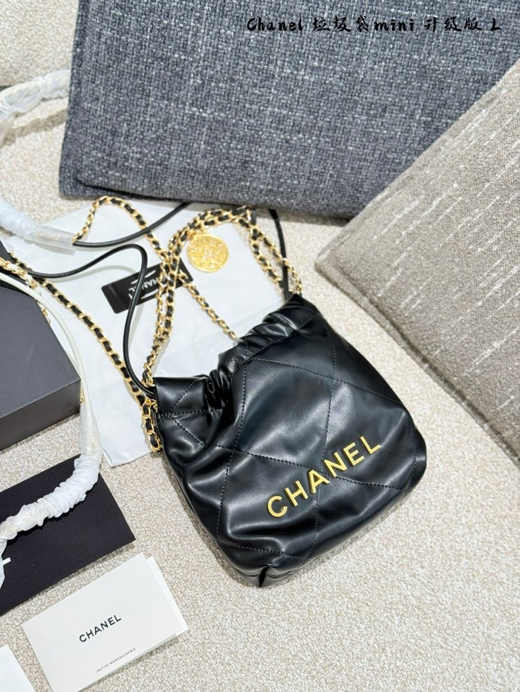 Chanel Mini Garbage Bag P250 Upgraded Version
Can be carried by hand or slung over
The new season's C position! Get up the little girl who used to have a casual style with 22 bags
Can be carried by hand or slung over, exquisite and cute 18 × 20 box ...