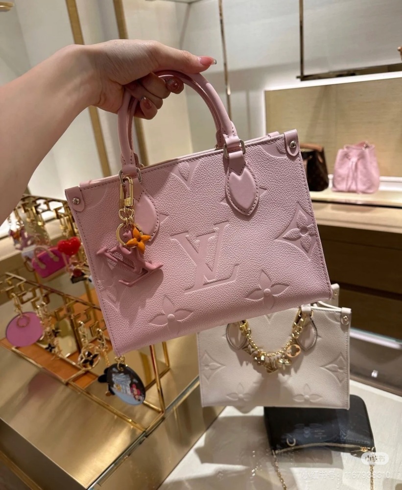 LV's cherry blossom pink Onthego tote is really amazing! At first glance, I was amazed by LV Louis Vuitton's Onthegomini pink. Sisters who are used to carrying old flowers may want to try a different style