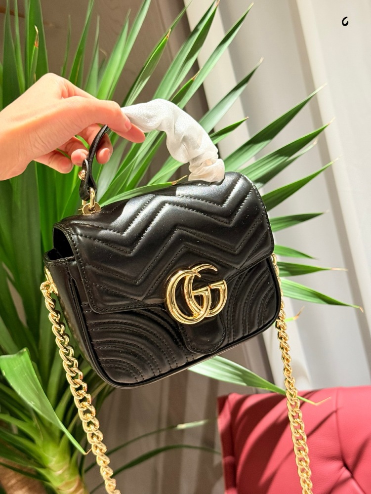 p225
New Square Fat Gucci Mamon
Sisters must have a Marmont
The lightest all leather bag I really love the variety of bag types to choose from
The durability of sheepskin tanned with essential oils to the touch of leather
The only downside is that I ...