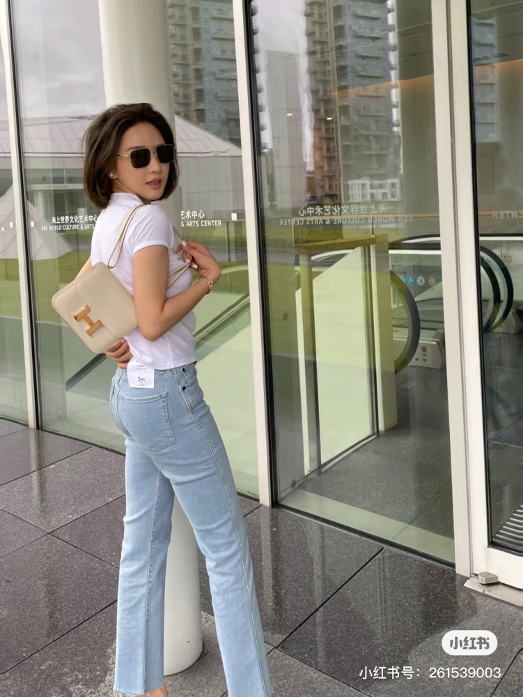Pure white moonlight. ）Zhao Lusi's same Aisi Kangkang milkshake white out Hermes Kangkang 19 10 milkshake platinum buckle Epsom leather
Share a bag of the same style as Zhao Lusi, Hermes Kangkang Milk Shake White.
The Hermes Concon carried by Ruth ...