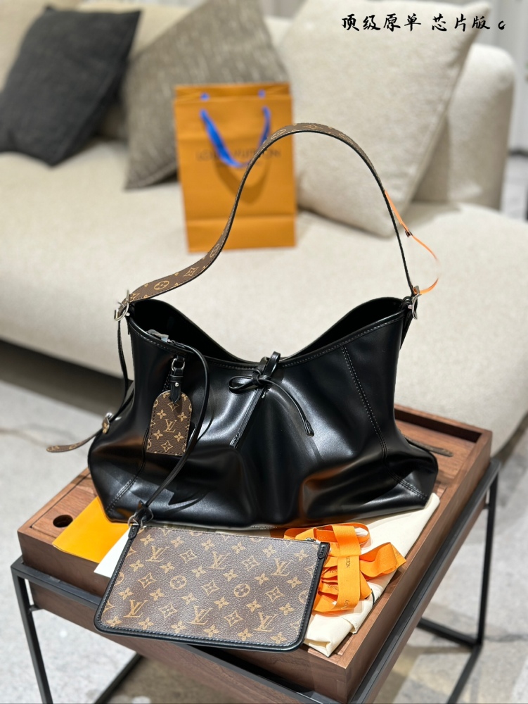 P379 original cowhide
Who doesn't want to have a new LV All Dark Carryall This is really worth pursuing! LV's new black leather Carryall is here! All black sheepskin Material+floral shoulder strap embellishment, excellent drape, easy to grip and rela...