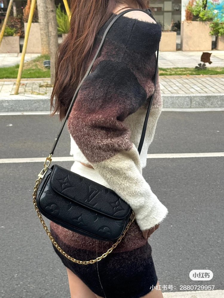 LVIVY upper body effect | I love it at first glance
LVIVY black understated luxury
Two shoulder straps~Underarm both shoulder and crossbody
This year's big hits are really high-end~