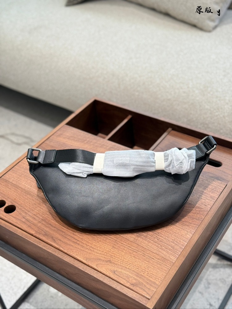 p230
Bag recommendation | COACH WARREN men's waist bag This men's waist bag is really YYDS
Trendy guys look great no matter how they dress up!
Same LV model but super affordable price!
32cm without box