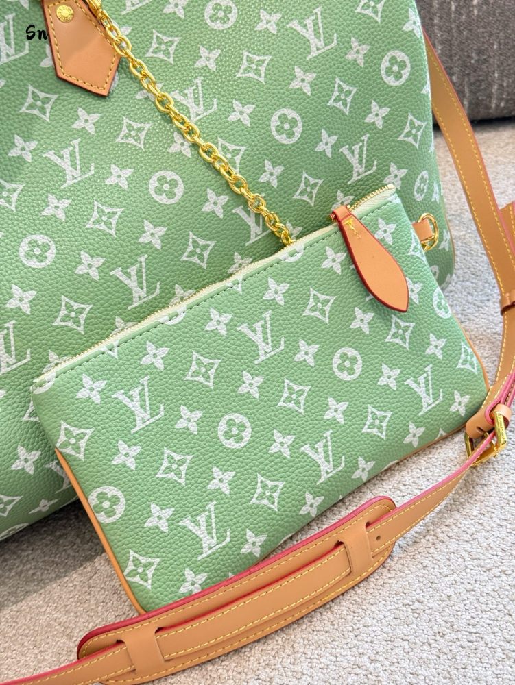 p300
LV Speedy P89 Keepall50 Apple Green Cross Shoulder Handbag
Who knows, my family! The LV Louis Vuitton travel bag is really crazy! The new 25 year model is here~Fresh mint green paired with classic Monogram pattern, high-end and eye-catching, alw...