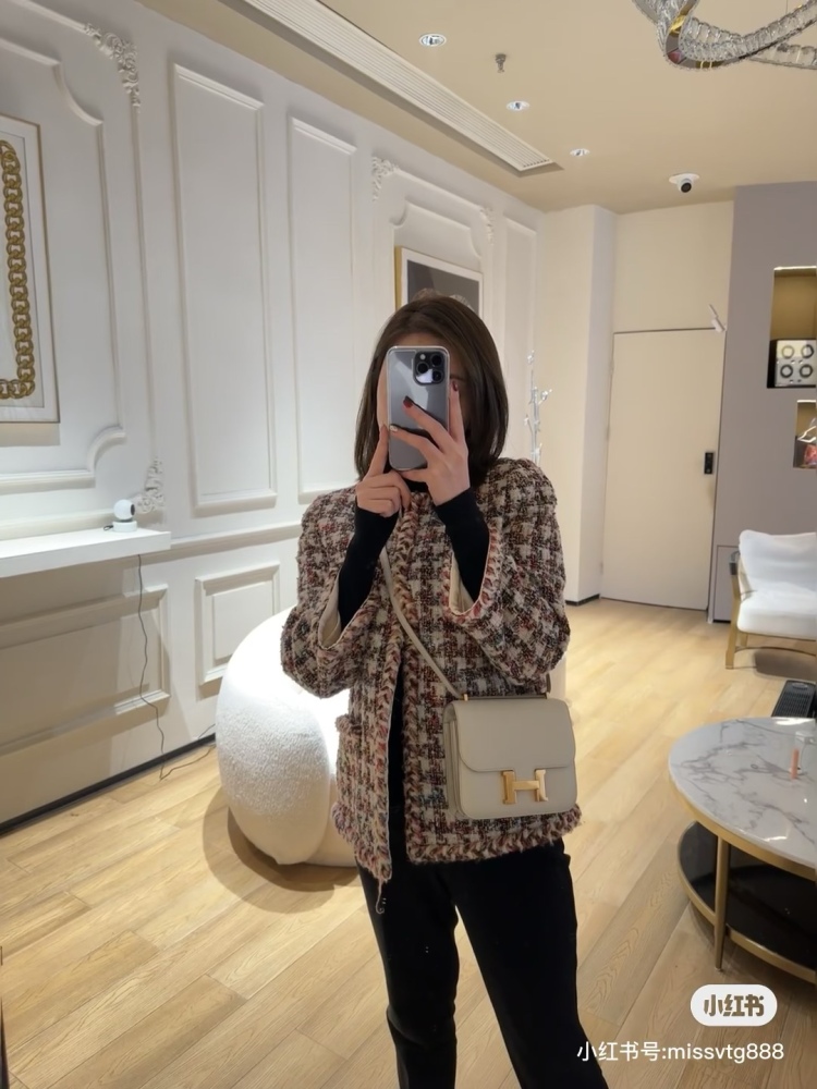 Pure white moonlight. ）Zhao Lusi's same Aisi Kangkang milkshake white out Hermes Kangkang 19 10 milkshake platinum buckle Epsom leather
Share a bag of the same style as Zhao Lusi, Hermes Kangkang Milk Shake White.
The Hermes Concon carried by Ruth ...