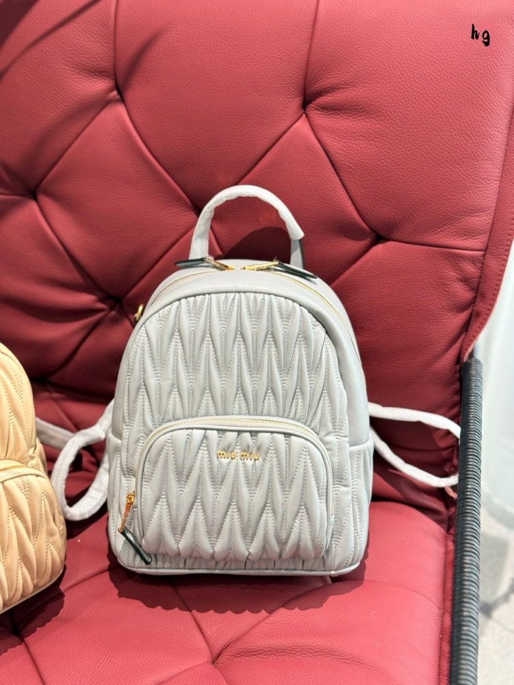 p250
Miumiu pleated backpack 28 × 30