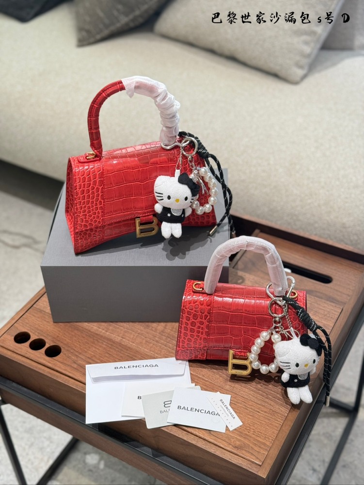 P269 pendant ? twenty
Balenciaga crocodile Balenciaga Parisian family hourglass
Balenciaga Balenciaga Hourglass Golden Button Crocodile Pattern Leather Hourglass Bag Handheld Shoulder Bag for Women
Balenciaga hourglass bag is like a dream come true...
