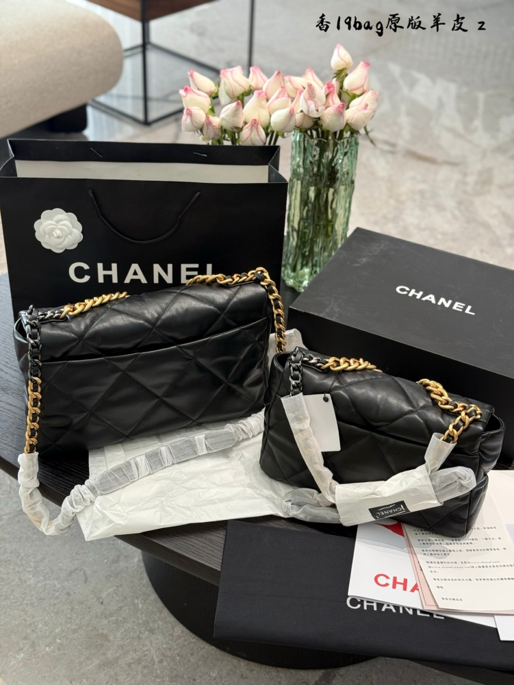 p440p450
The last bag designed by Chanel 19bag is a very classic. It's one of the popular styles at Grandma Xiang's house!! The black gold design is really great, it can instantly enhance the sense of fashion. You can take big photos anytime, anywher...
