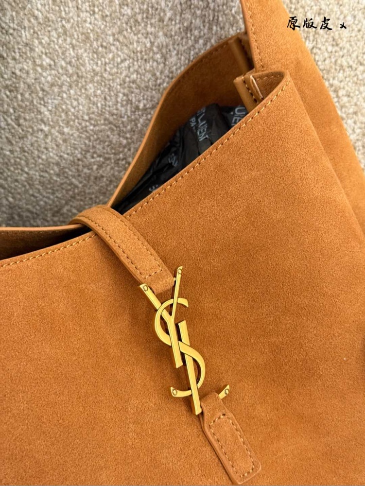 p330
Ysl's stylish and practical Hobo handbag is here~
LE 5A7 Underarm Bag Hobo Handbag, Same Style Hobo as Korean Star!! The underarm bag that exploded this year, Y Home, although late, has arrived! The outline of the bag is simple and three-dimensi...
