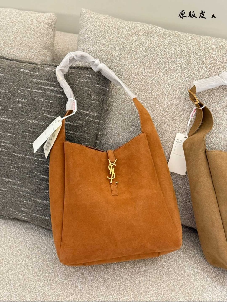 p330
Ysl's stylish and practical Hobo handbag is here~
LE 5A7 Underarm Bag Hobo Handbag, Same Style Hobo as Korean Star!! The underarm bag that exploded this year, Y Home, although late, has arrived! The outline of the bag is simple and three-dimensi...