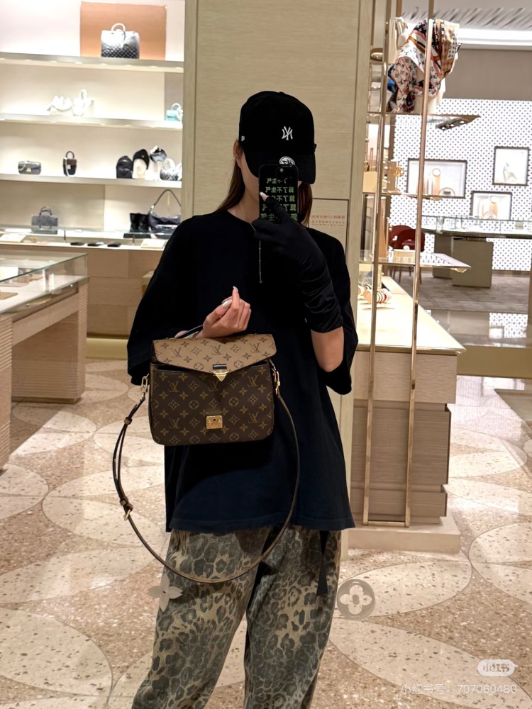The first big brand bag in life, just choose the LV postman bag
Baozi, today we must give everyone the LV mailman bag! If you're struggling with what to buy for your first big brand handbag in life, it's definitely the right choice~
10 classic Monogr...