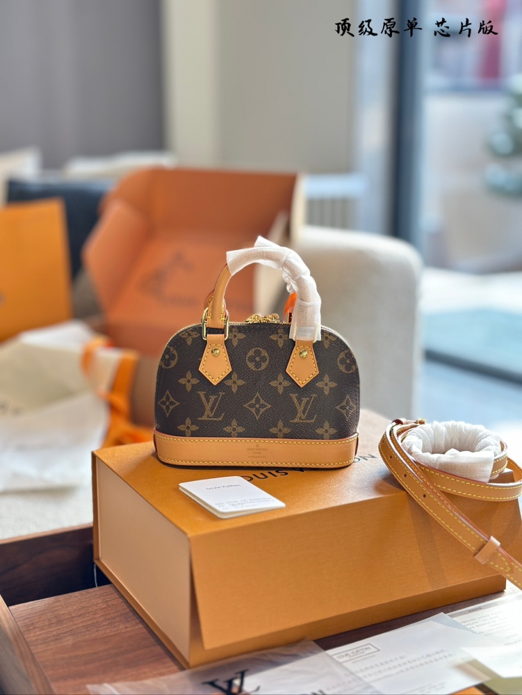 p269
Lv | valmabb Shell Bag Original High Quality Bag This Retiro handbag is made of iconic floral fabric, creating a classic and timeless look. The elegant and understated exterior design and spacious body add practicality. Instructions for use: - C...