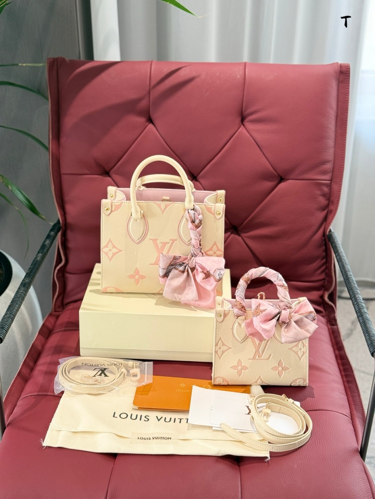 P260P270 Free scarves
LV on the gomini tote bag
Jungle Series
Crafty on the go advanced relief embossing gradient color
The King of Price Comparisons is a fantastic bag design inspired by the street brand that parodies Lv. Once upon a time, Louis VII...