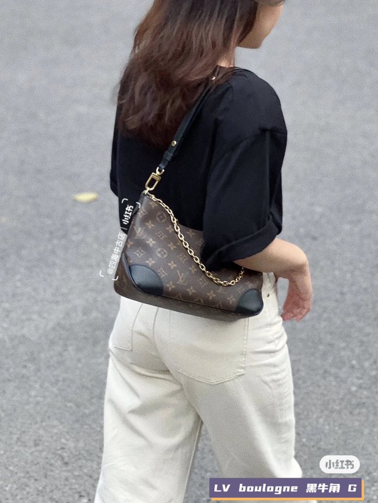 LV black horn upper body walking wave