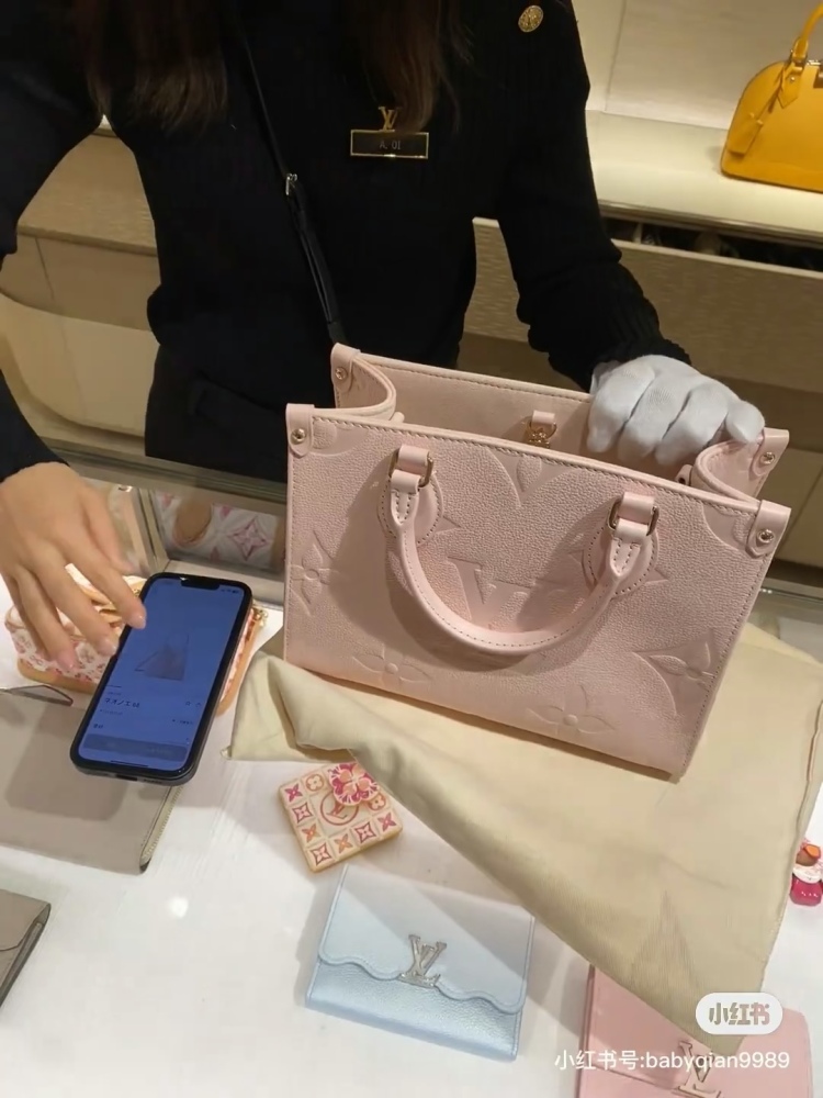 LV's cherry blossom pink Onthego tote is really amazing! At first glance, I was amazed by LV Louis Vuitton's Onthegomini pink. Sisters who are used to carrying old flowers may want to try a different style