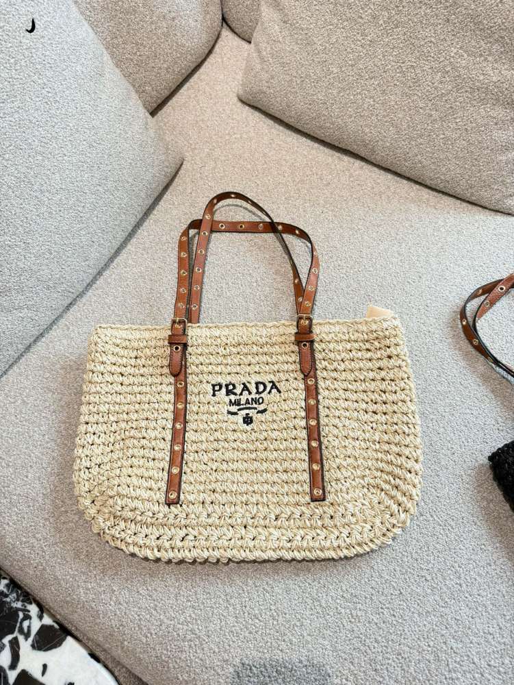 p200
Prada woven shopping bag 35cm