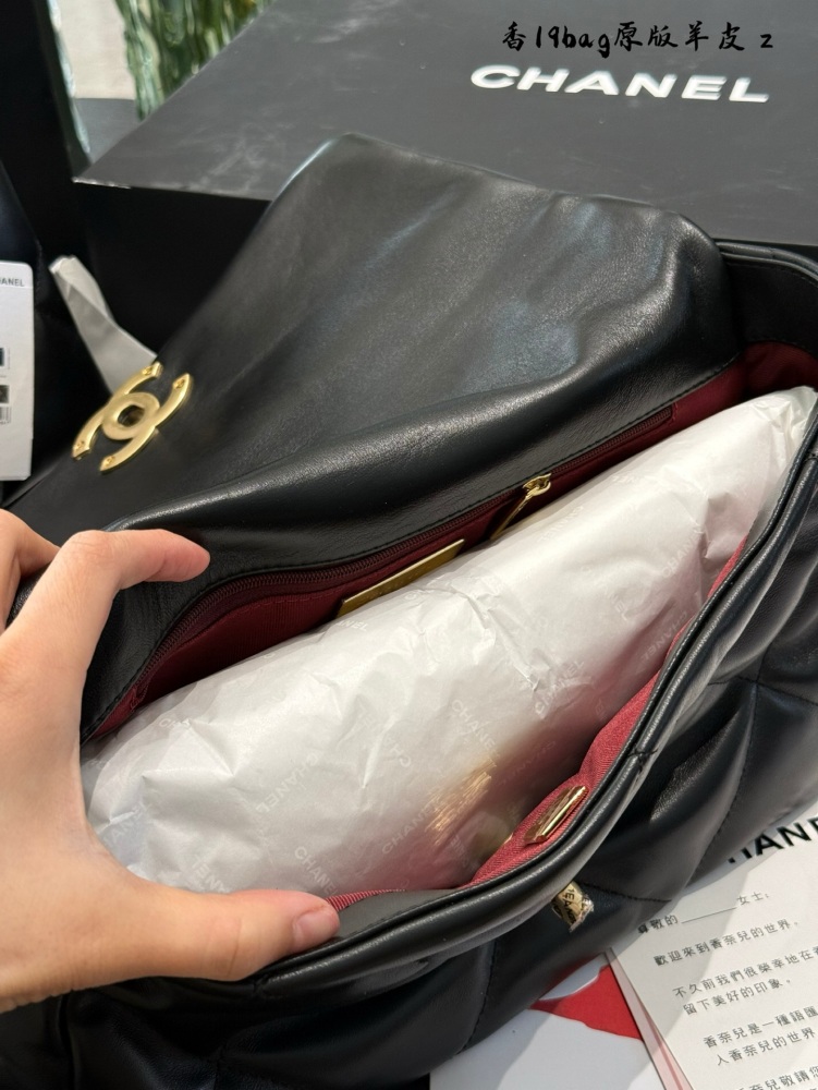 p440p450
The last bag designed by Chanel 19bag is a very classic. It's one of the popular styles at Grandma Xiang's house!! The black gold design is really great, it can instantly enhance the sense of fashion. You can take big photos anytime, anywher...