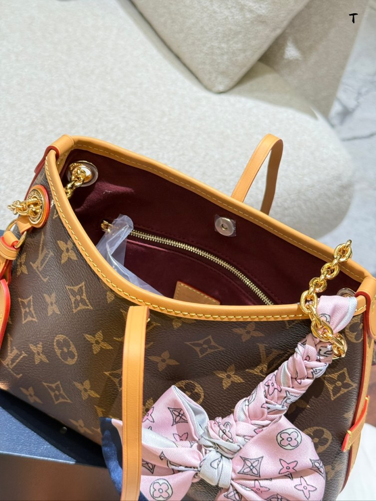 p265
New Carryall BB
The description of catfish whiskers and big gold chain babies is too appropriate. LV gold chain is really beautiful
Xiaobaa thinks that the new version of carryall has become cute, and she doesn't like the sisters with big bags, ...