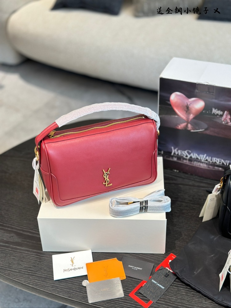 YSL Pillow Bag P270
Camera Supply bag_ Lunch box bag
This handbag is a spacious shoulder bag with a cowhide leather base and a soft body. Made of Napa cowhide leather, with zipper closure, this hammock features a stylish design that looks great on bo...