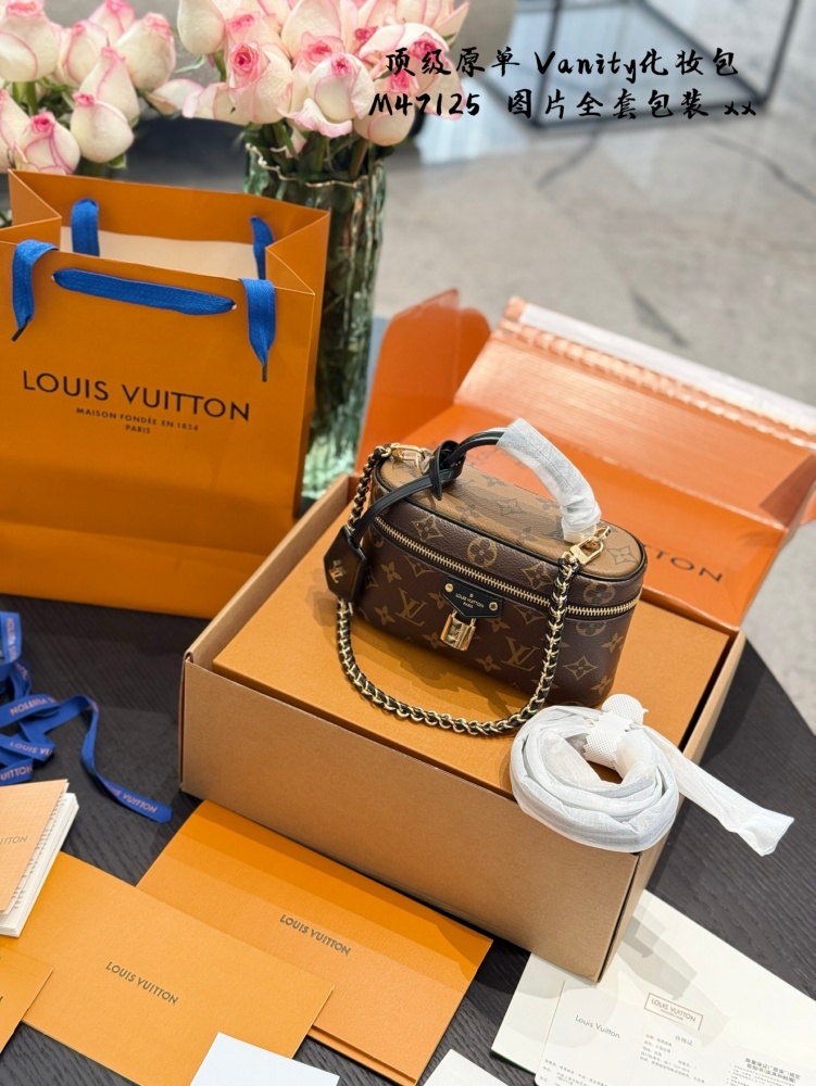 P320 Top Original Order Comes with Original Ribbon Gift
Lv's super popular makeup bag Vanity!   Crazy Grass Planting
Lv, the latest makeup bag from 2024, fully named VanityChain Pouch, has officially launched!    !  
This bag has a flatter body, and ...