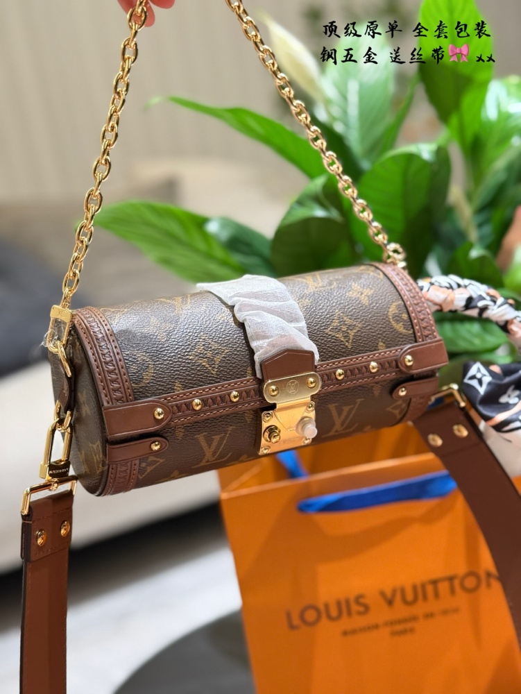 Lv Papillon Babillon p375
Injecting contemporary charm into Louis Vuitton's traditional style, retro elements have been added. The edging is surrounded by a circle of Lv logo, and the details are very exquisite and durable. The chain and shoulder str...