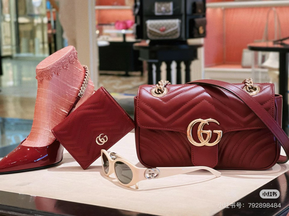 Gucci Marmont is the first choice for babies born in their zodiac year after getting married in red