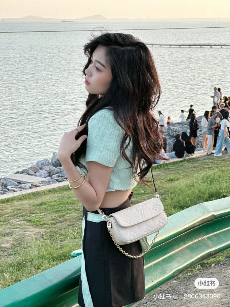 Super gentle milky white LV