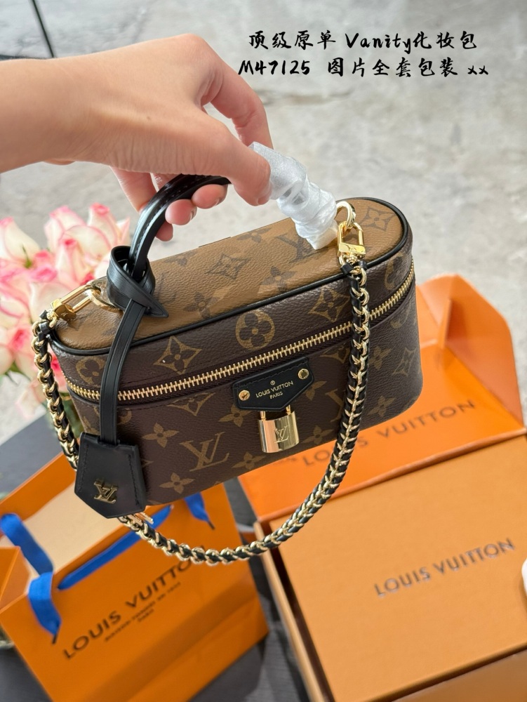P320 Top Original Order Comes with Original Ribbon Gift
Lv's super popular makeup bag Vanity!   Crazy Grass Planting
Lv, the latest makeup bag from 2024, fully named VanityChain Pouch, has officially launched!    !  
This bag has a flatter body, and ...
