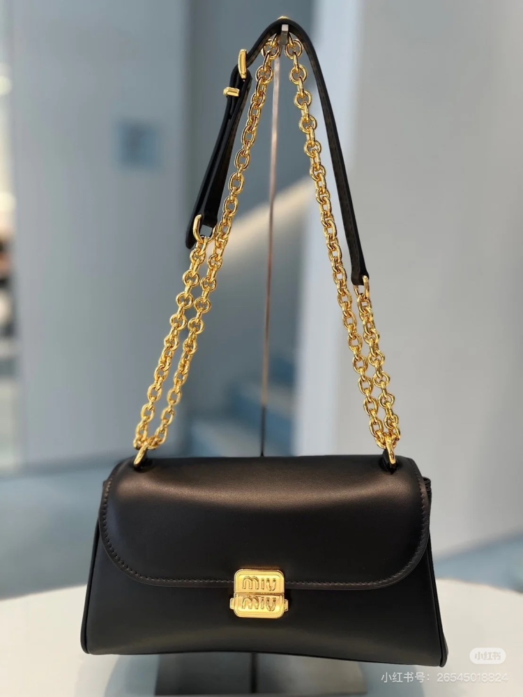 There is no need to talk about good things. Look at the pictures and compare them. They are exactly the same. Miumiu is very popular. Since I met Lin Yi, I will follow your steps