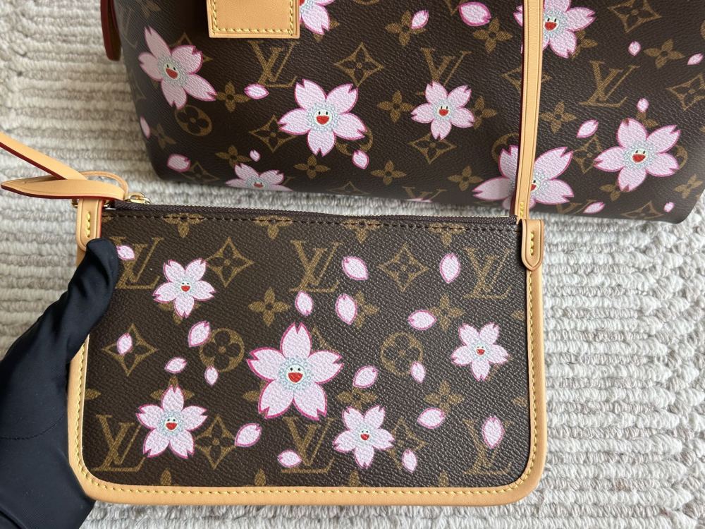 Sakura 240
Louis Vuitton Lv Carryall's new commuting bag has a practical appearance
#Louis Vuitton Lv # Louis Vuitton # Iv # Louis Vuitton Louis Vuitton # Louis Vuitton Carryall
#Carryall | July new model, can be worn diagonally or on one shoulder. C...