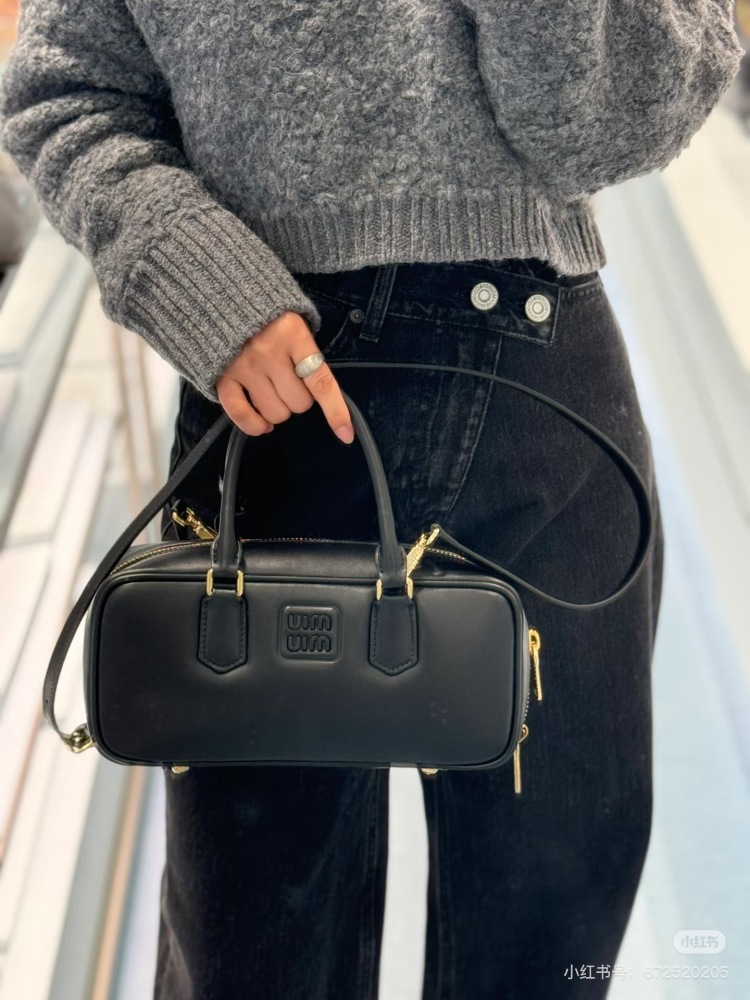 The classic of miumiu black bowling