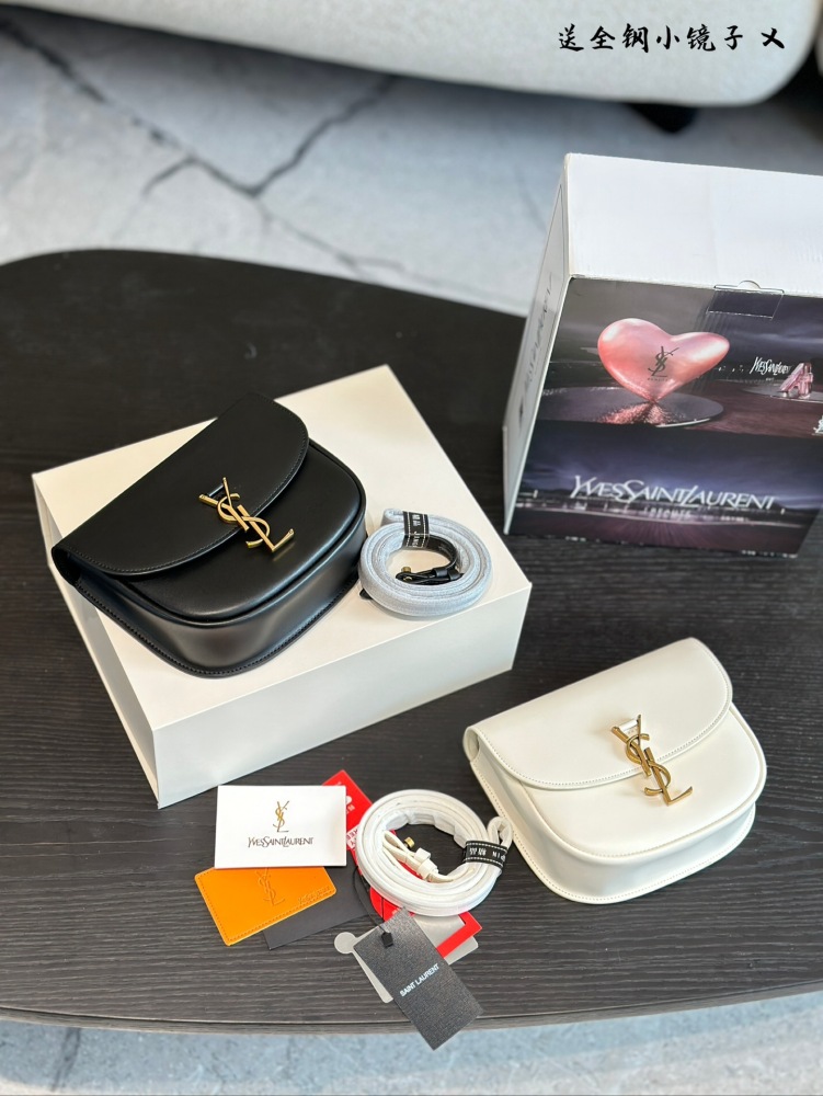 p230
YSL kaia black saddle bag
The black and gold color scheme exudes a sense of luxury and love
Half circle saddle bag with soft and curved design full of affinity
The overall style is beautiful and retro