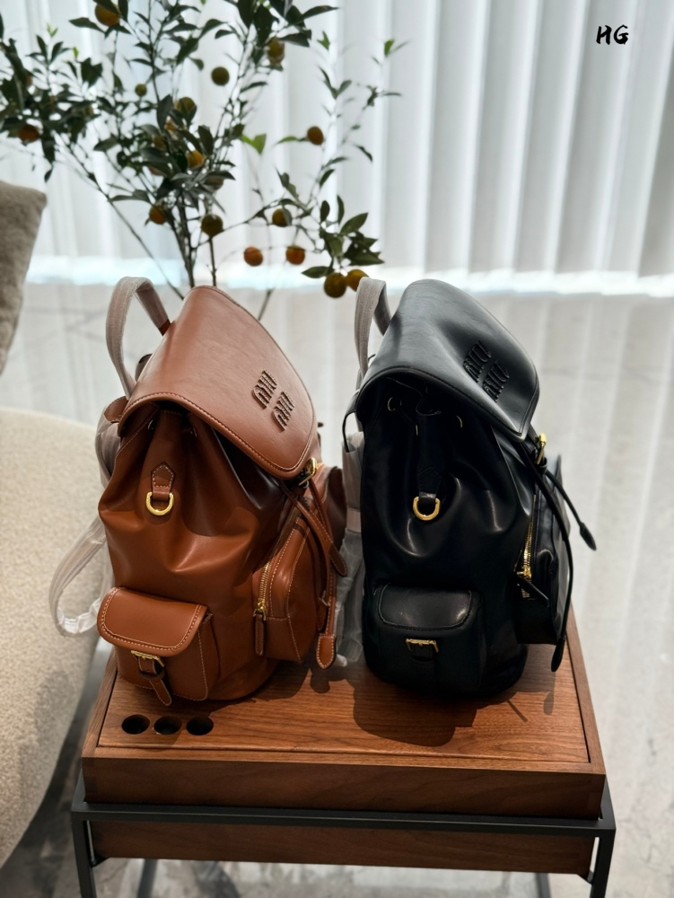 p260
The same miumiu backpack by Zhang Yuanying is so cute!
This miumiu backpack is so beautiful. Zhang Yuanying is truly a walking grass planting machine with dimensions of 25 × 30
